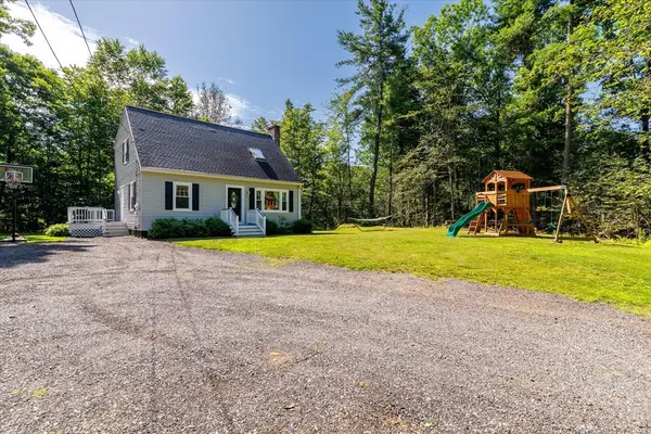 44 Underwood Rd, Hubbardston, MA 01452