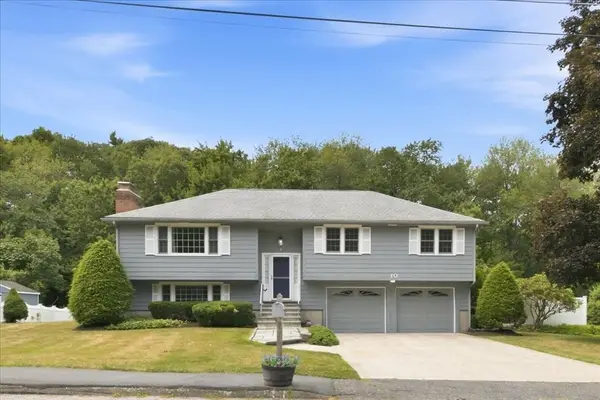 10 Wildwood Dr, Medfield, MA 02052