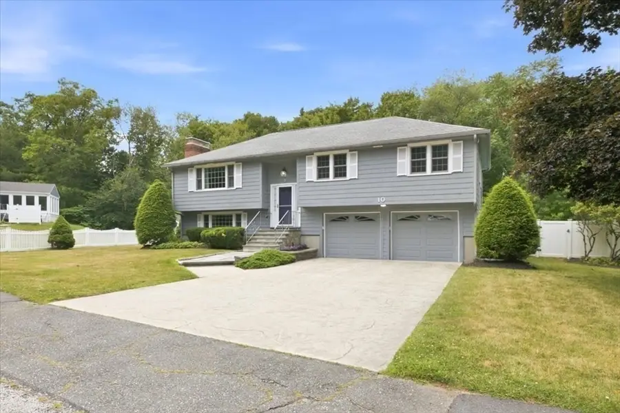 10 Wildwood Dr, Medfield, MA 02052 - #3