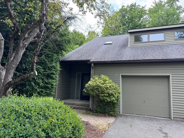 304 Fairway Village #304, Northampton, MA 01053