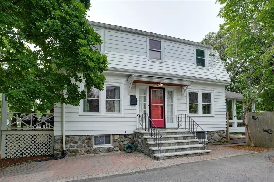 7 Henry St, Belmont, MA 02478 - #2