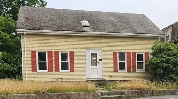 89 Friend St, Gloucester, MA 01930
