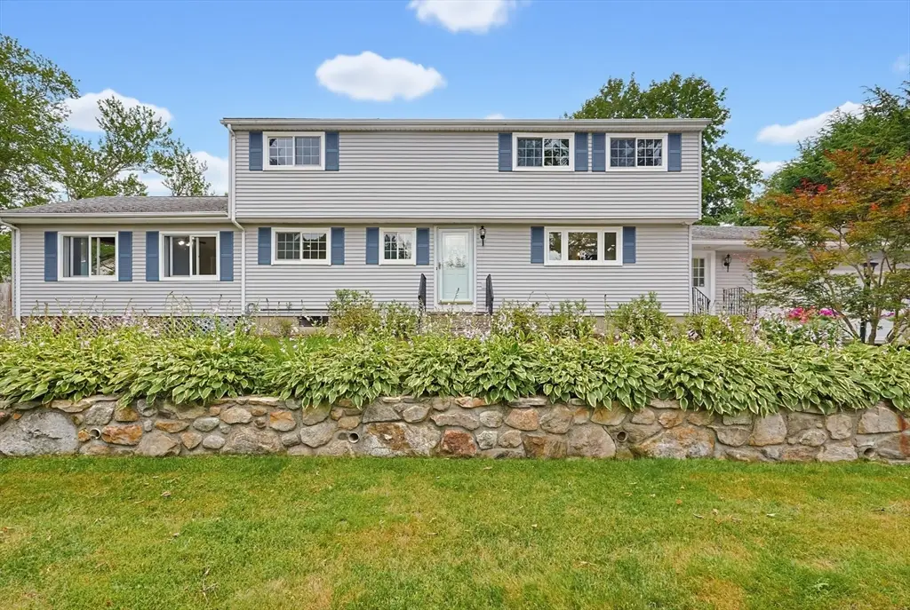 32 Falcon St, Worcester, MA 01603 - #1