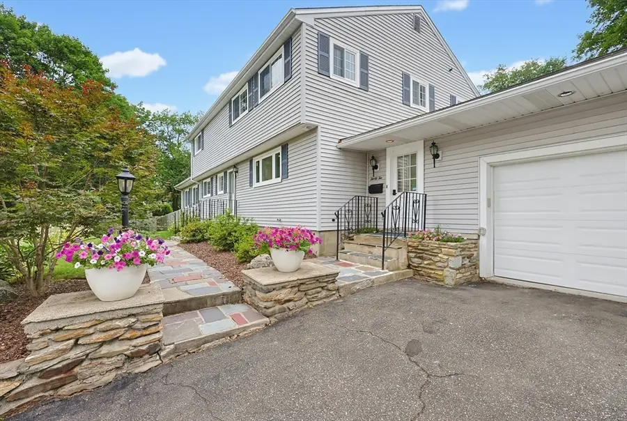 32 Falcon St, Worcester, MA 01603 - #2