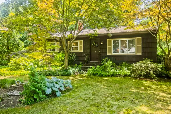 56 Santa Maria St, Springfield, MA 01104