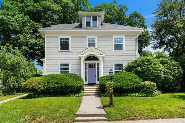62 Parkview Ave, Lowell, MA 01852