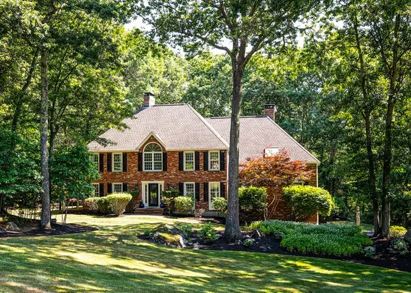 14 Hidden Brick Road, Hopkinton, MA 01748