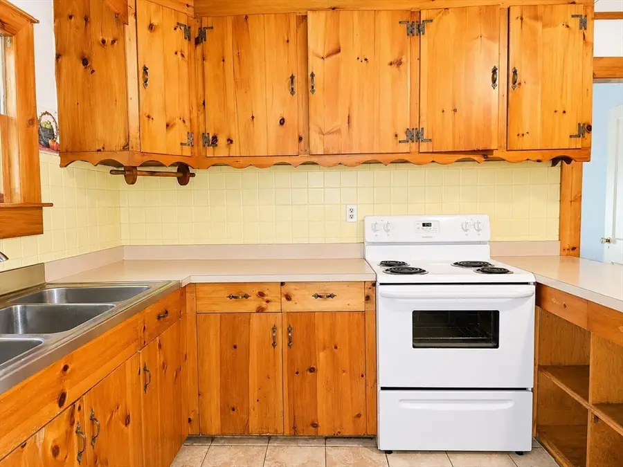 1439 S Main St, Athol, MA 01331 - #2