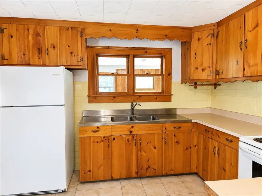 1439 S Main St, Athol, MA 01331 - #3