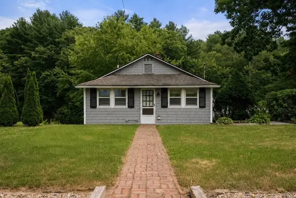 10 Riverside Dr, Auburn, MA 01501