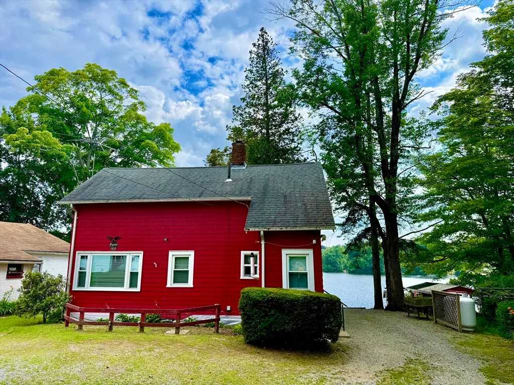 8 Union Rd, Wales, MA 01081 - #1
