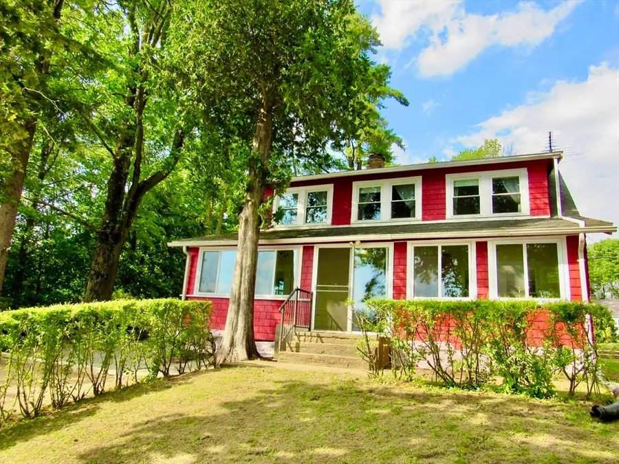 8 Union Rd, Wales, MA 01081 - #2