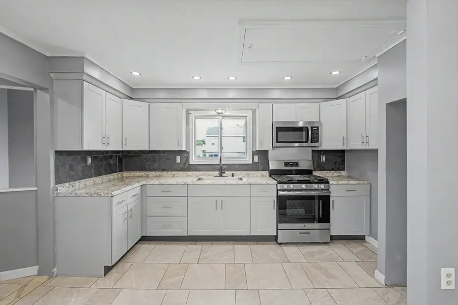 496 Tucker St, Fall River, MA 02721 - #3