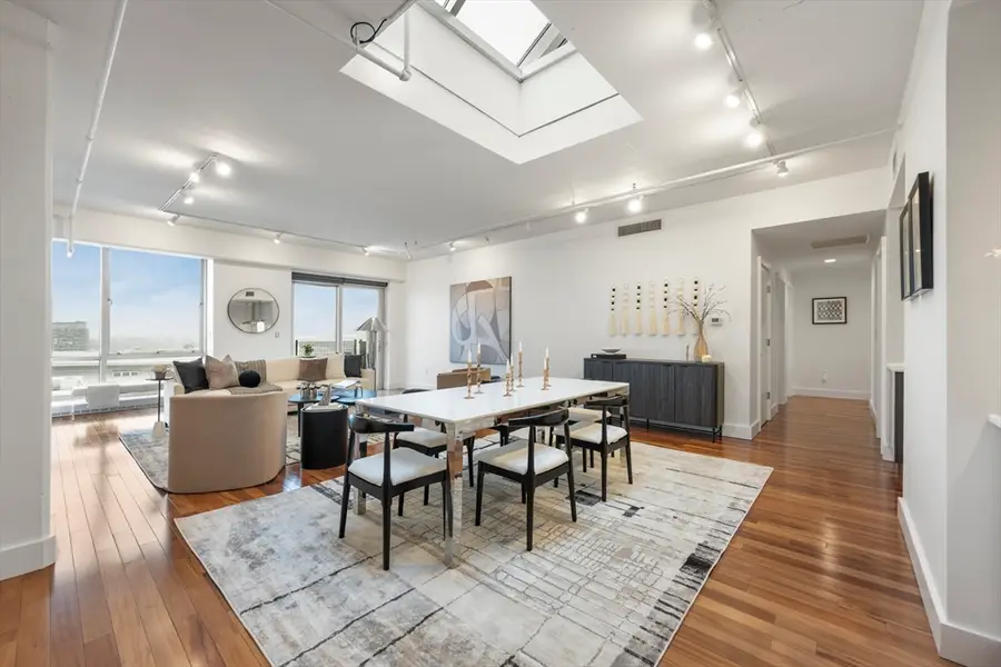 25 Channel Center St #PH2-201, Boston, MA 02210 - #2