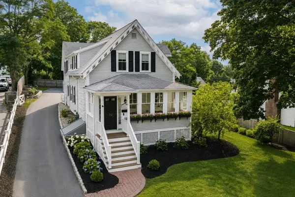 19 Hersey St, Hingham, MA 02043