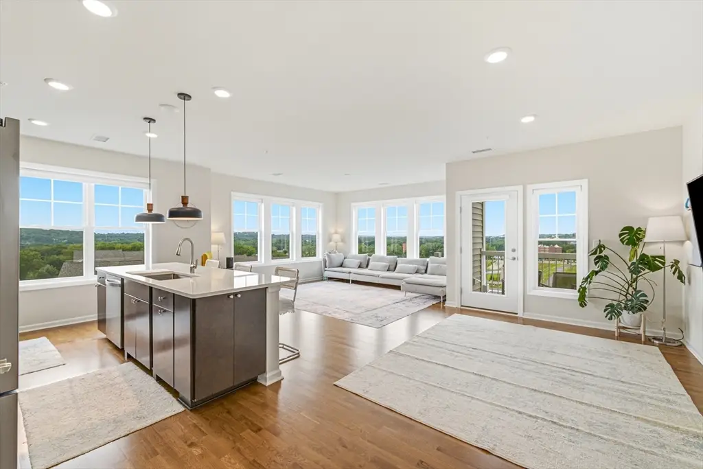 6 Stratton Dr #201, Woburn, MA 01801 - #1