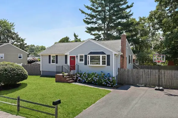 33 Bartlett Rd, Randolph, MA 02368