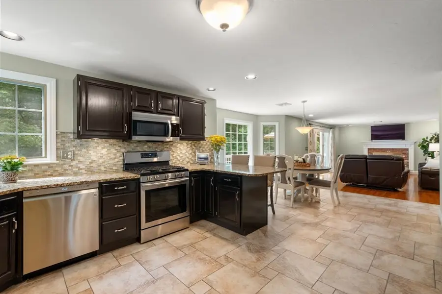 27 Lancashire Dr, Mansfield, MA 02048 - #3