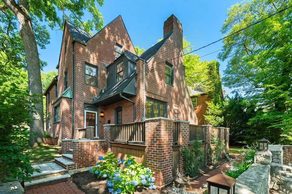 601 Walnut St, Newton, MA 02460 - #1