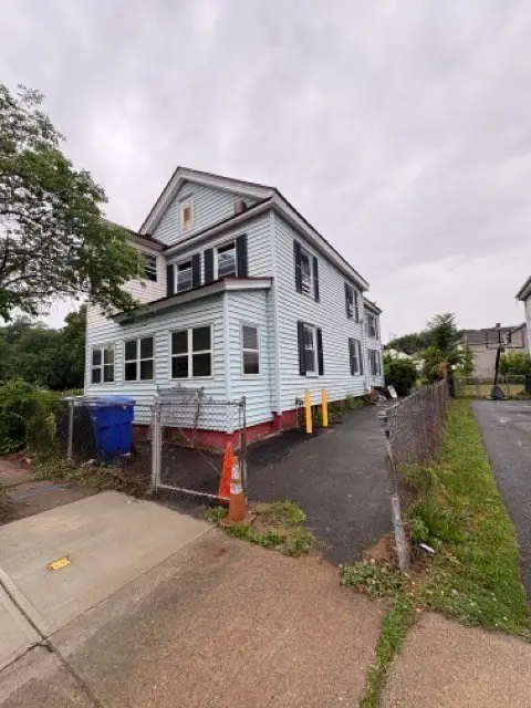 118 Cedar St, Springfield, MA 01105