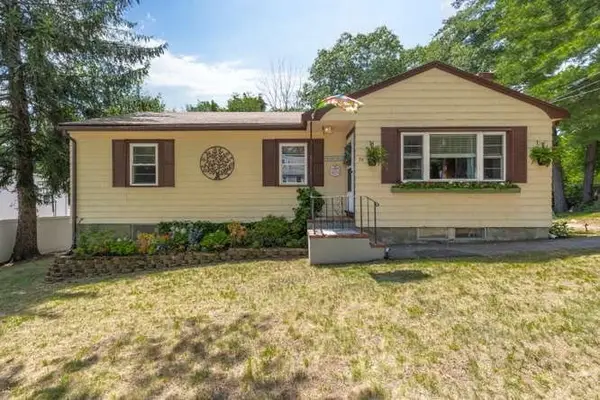 70 Montrose Ave, Wakefield, MA 01880