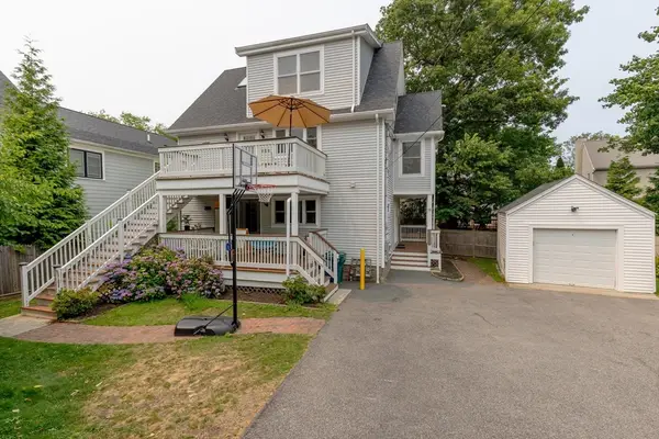 28 Beecher Pl #B, Newton, MA 02459