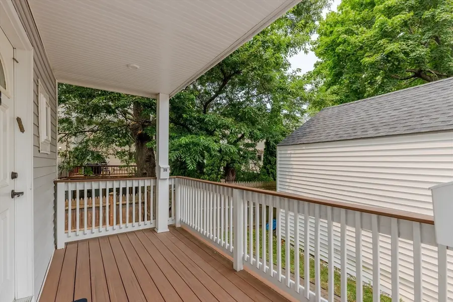 28 Beecher Pl #B, Newton, MA 02459 - #3
