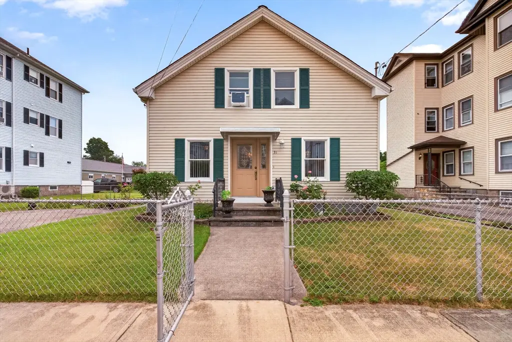 31 Oregon St, Fall River, MA 02720 - #1