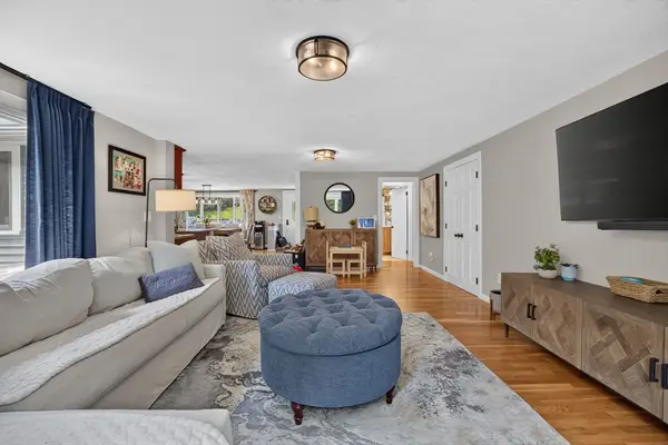 106 Winn St, Burlington, MA 01803