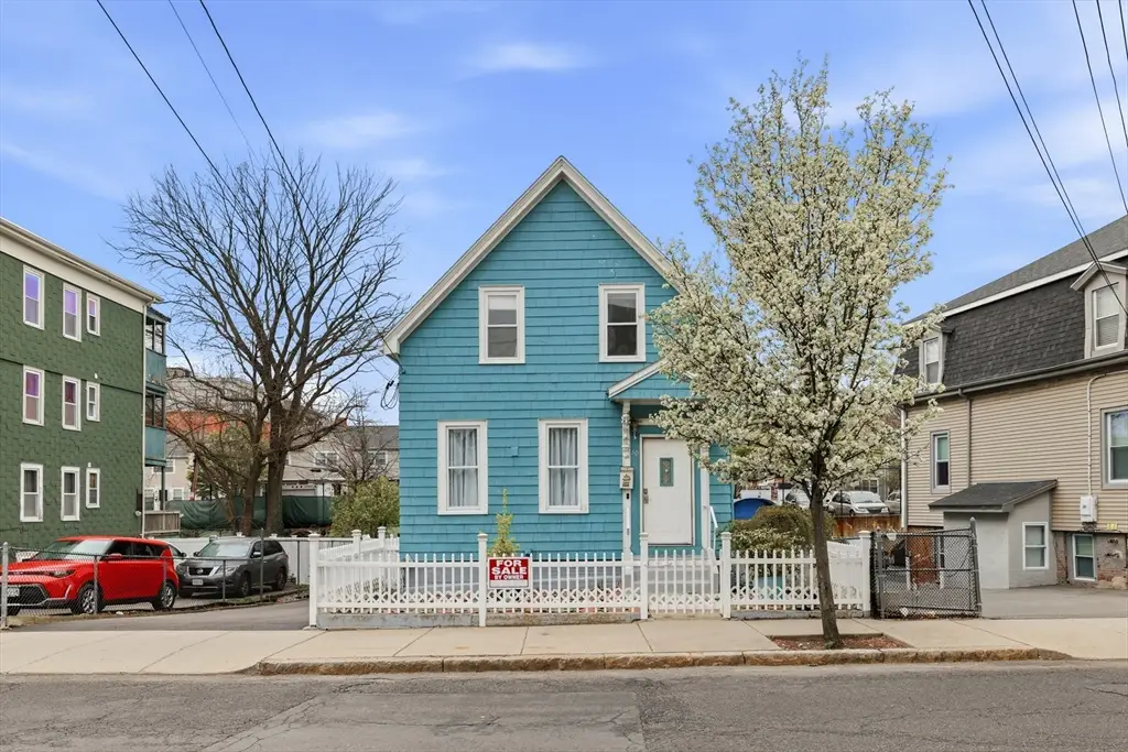 30 Woodlawn St, Everett, MA 02149 - #1