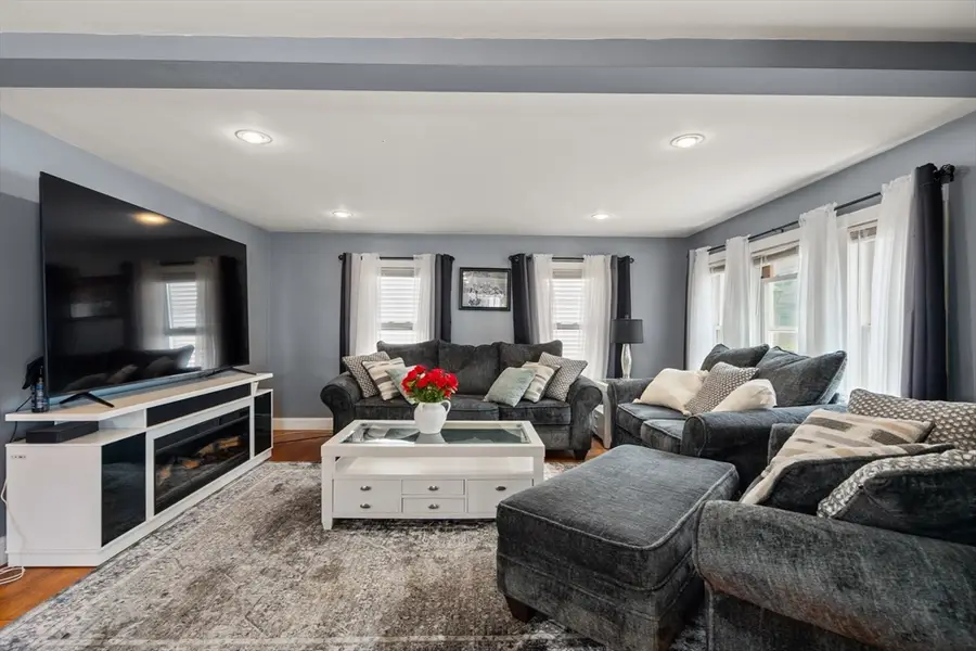 19 Elsie St, Everett, MA 02149 - #3