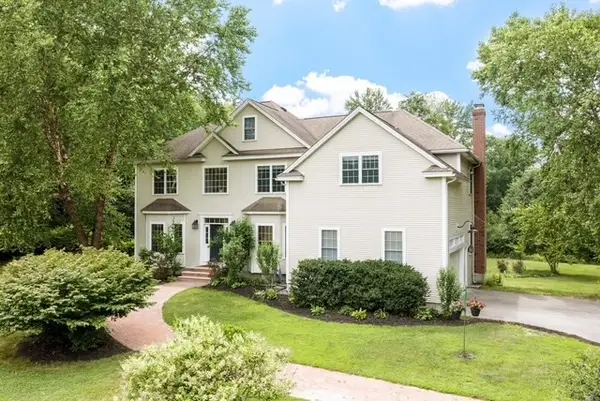 18 Lawrence St, Pepperell, MA 01463