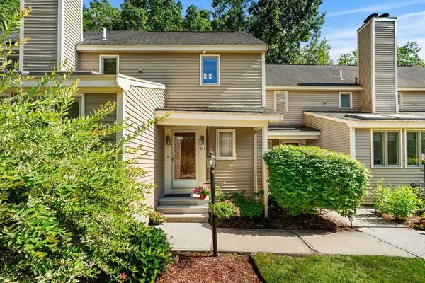 213 Brickett Hill Circle #213, Haverhill, MA 01830