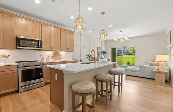 399 Neponset #204, Canton, MA 02021