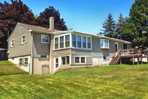 33 Johnson St, Newburyport, MA 01950