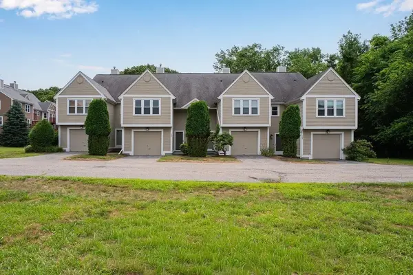 703 Brookhaven Ln #703, Woonsocket, RI 02895