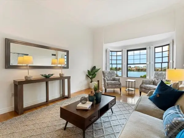 4 Charlesgate E #705, Boston, MA 02215