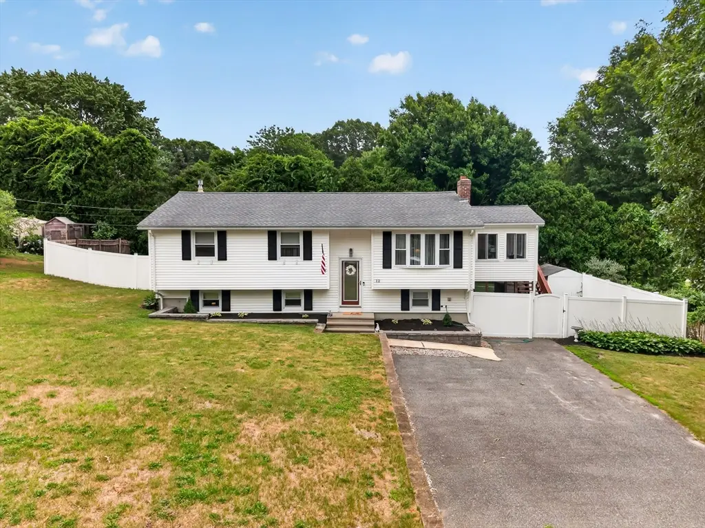 12 Clearwater Dr, Plymouth, MA 02360 - #1