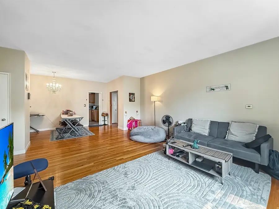 573 Washington St #29, Brookline, MA 02446 - #3