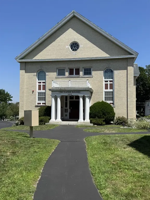 200 Rogers St #7, Lowell, MA 01852