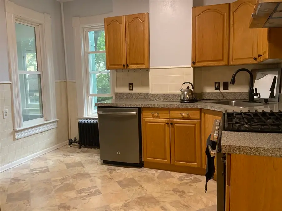 213 Locust St, Holyoke, MA 01040 - #2
