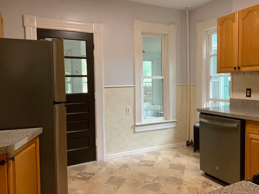 213 Locust St, Holyoke, MA 01040 - #3