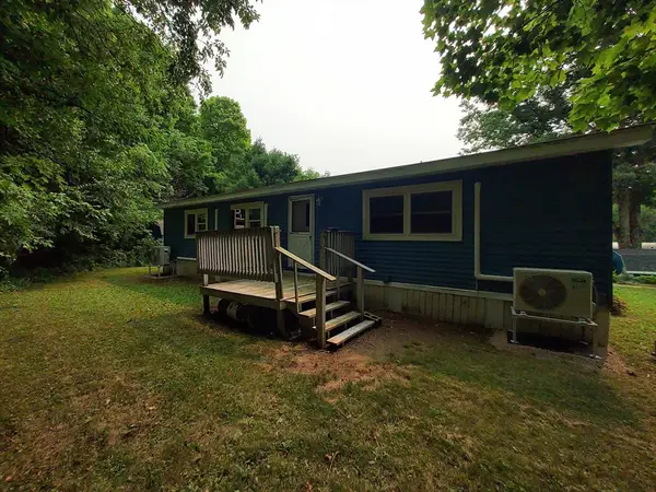 20 Ash Ln, Wales, MA 01081