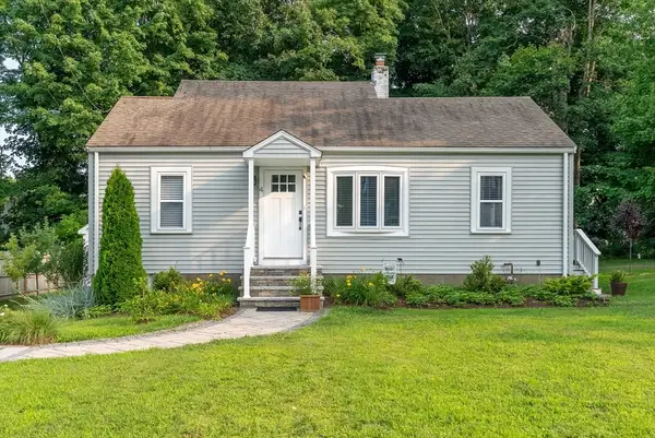 4 Glenwood Ave, Foxboro, MA 02035