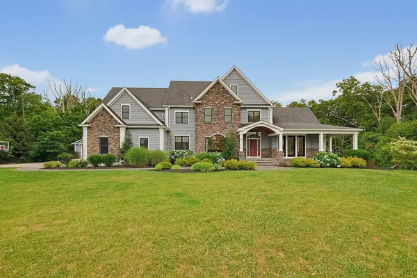 10 Countryside Ln, Franklin, MA 02038