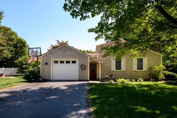 17 Bonnie View Dr, West Boylston, MA 01583