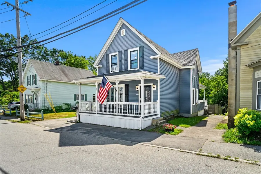 27 Meadowcroft St, Lowell, MA 01852 - #2