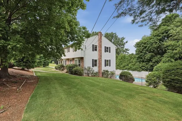 109 Country Ln, Leominster, MA 01453