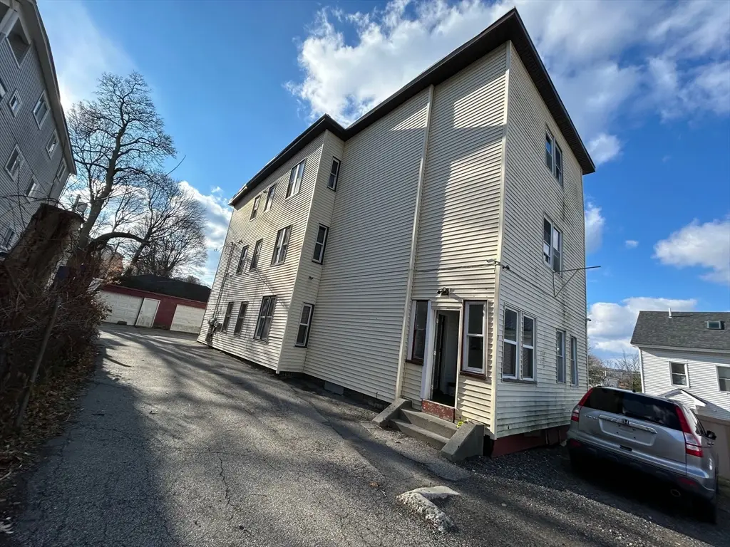 7 Bluff St, Worcester, MA 01610 - #1