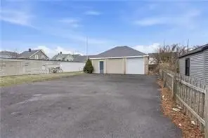 215 Kenyon Ave, Pawtucket, RI 02861 - #3